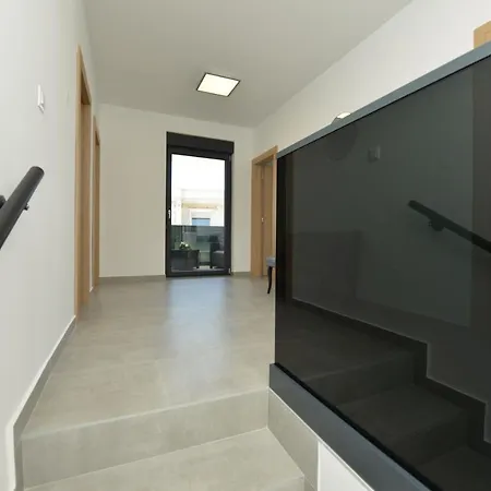 Ana Villa Vrsi