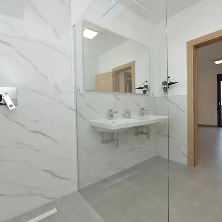 Ana Villa
